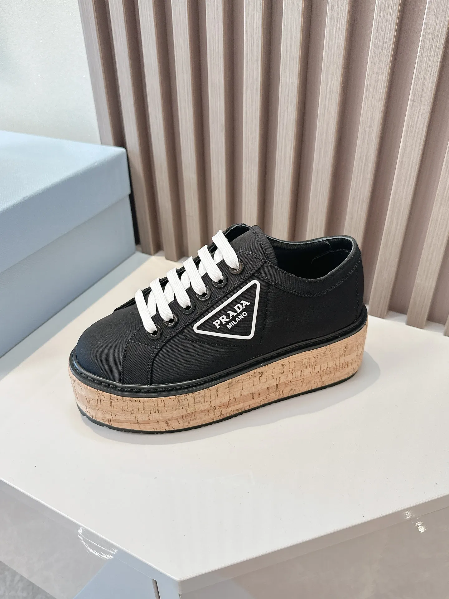 👟👟Ex-factory price 500👟👟 ☑️SNGG ｜Thick-soled high-explosive shoes Super hot Prada Prada 2024 latest spring and summer sawtooth Roman ultra-light thick-soled shoes! Retro, fashionable and avant-garde gear teeth make the whole pair of shoes light, comfortable and brightly colored to satisfy a variety of choices for fashionable people of different styles! The iconic molded injection triangle logo is matched with the shape of the upper foot 🦶🏻It’s super nice, every element is fashionable! - MATERIAL Material - ⇢ Upper: imported silk nylon twill ⇢ Lining: sheepskin lining ⇢ Outsole: TPU wood grain rubber combination outsole ⇢size：#35～40